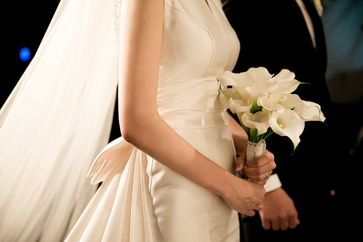 wedding-veil-the-bride-bouquet-preview.jpg